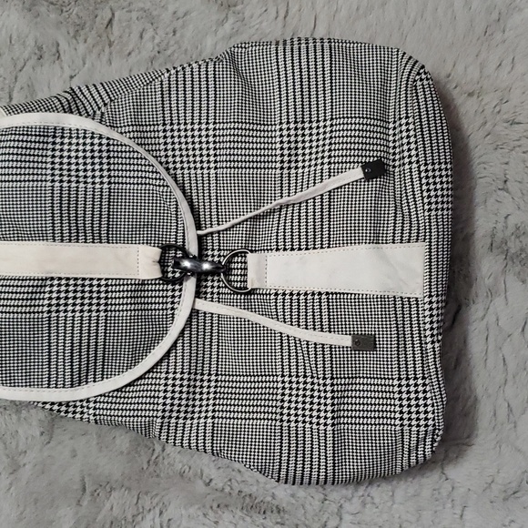 Lulu Dharma houndstooth pattern drawstring backpack - Picture 3 of 13